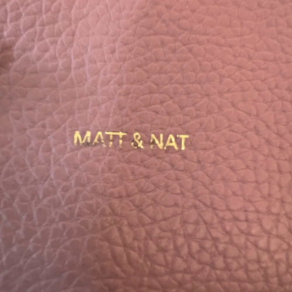Matt & Nat MET Vegan Crossbody Wallet - Picture 3 of 10